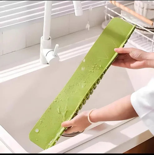 Kitchen Sink Splash Guard With Water Retaining Board